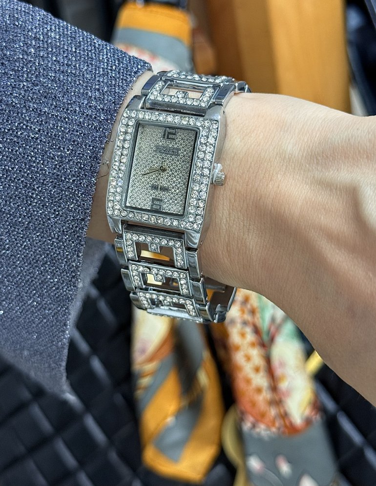 GOLDON KRİSTAL TAŞLI SAAT